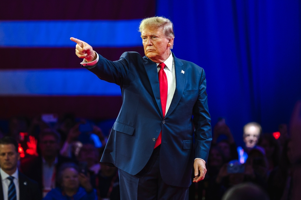 Titre: La stratégie protectionniste de Trump est un ultimatum face au déclin économique américain