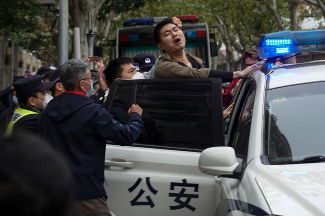 Manifestations sanglantes en Chine : une adolescente agressée, la police condamnée pour son inaction criminelle